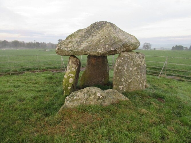 bodowyr-burial-chamber