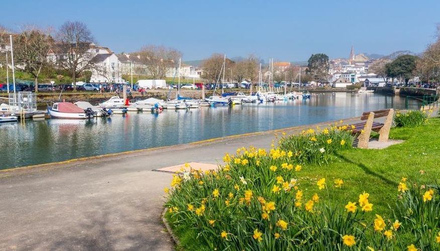 Relax by the scenic waterside at Kingsbridge Harbour